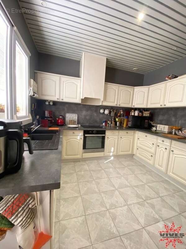 Villa de plain-pied 231 m² - 4/5 chambres avec logement indépendant  Piscine  Terrain 500 m2 - Poilhes - photo 6