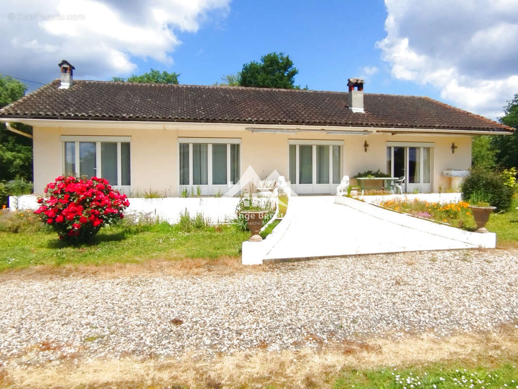 Maison à HOUEILLES