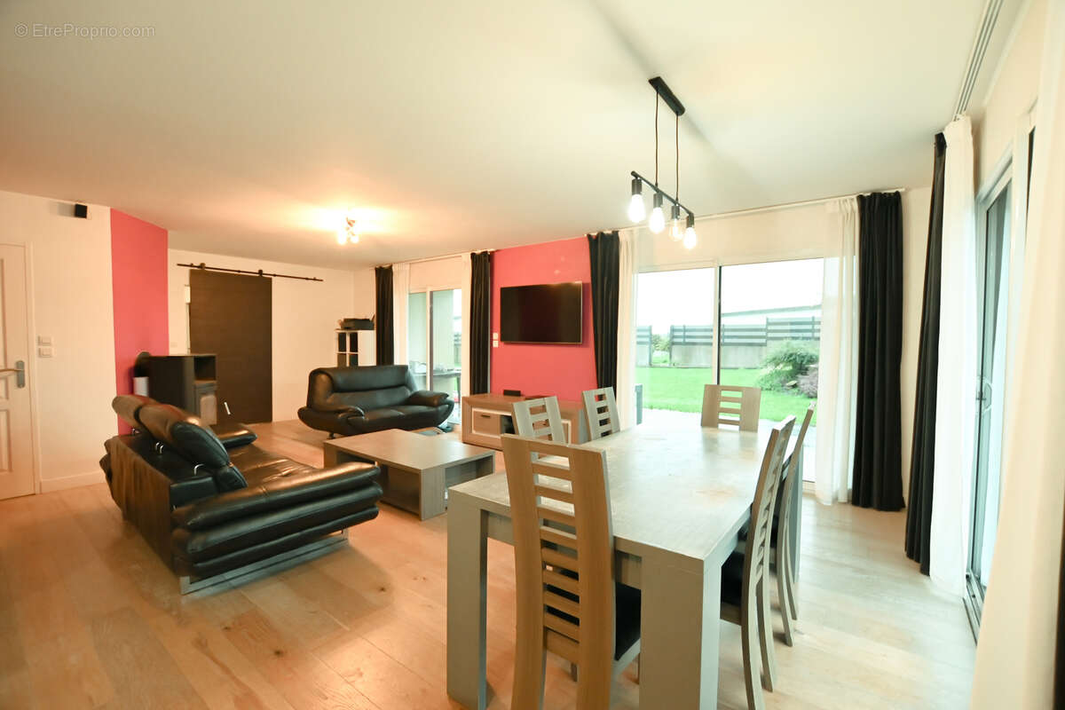 Maison à SAINT-FREGANT