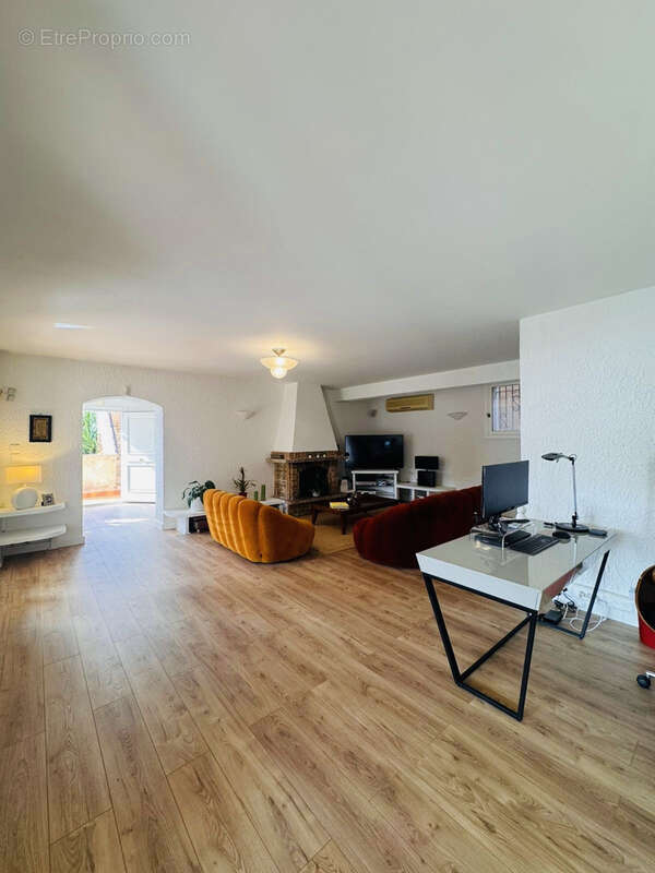 Appartement à EZE