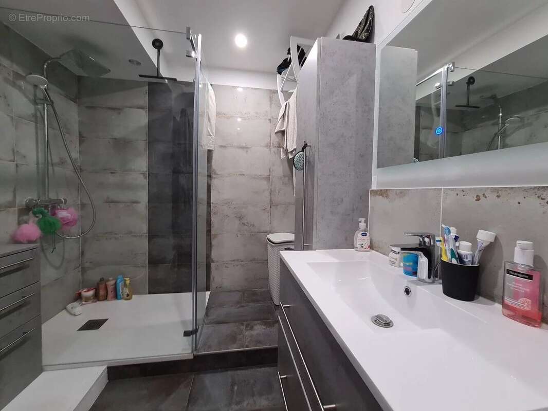 Appartement à COURNONTERRAL