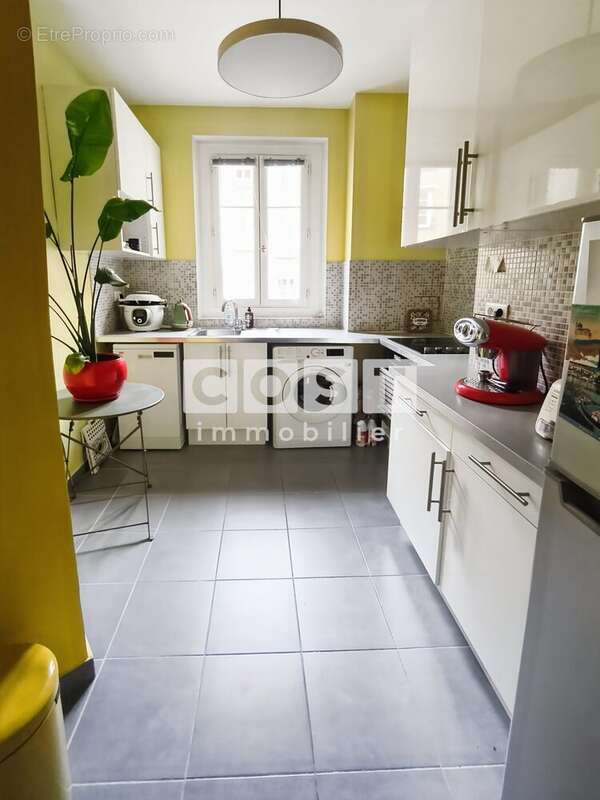 Appartement à COURBEVOIE