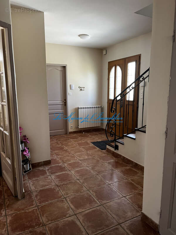Lédignan - Charmante villa familiale avec piscine sur 2691 m2 de terrain. - photo 10