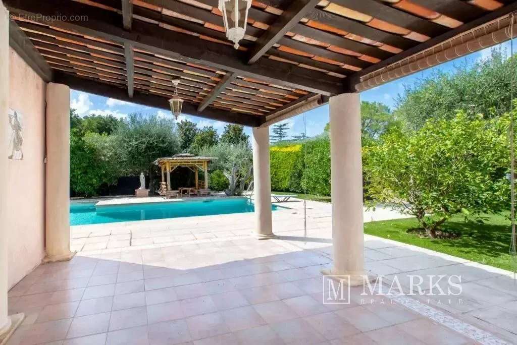 Villa de style néo provençal avec terrain plat et piscine - photo 10