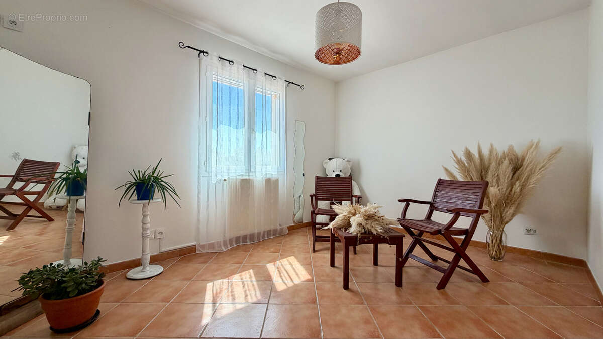 Maison à LA ROQUEBRUSSANNE