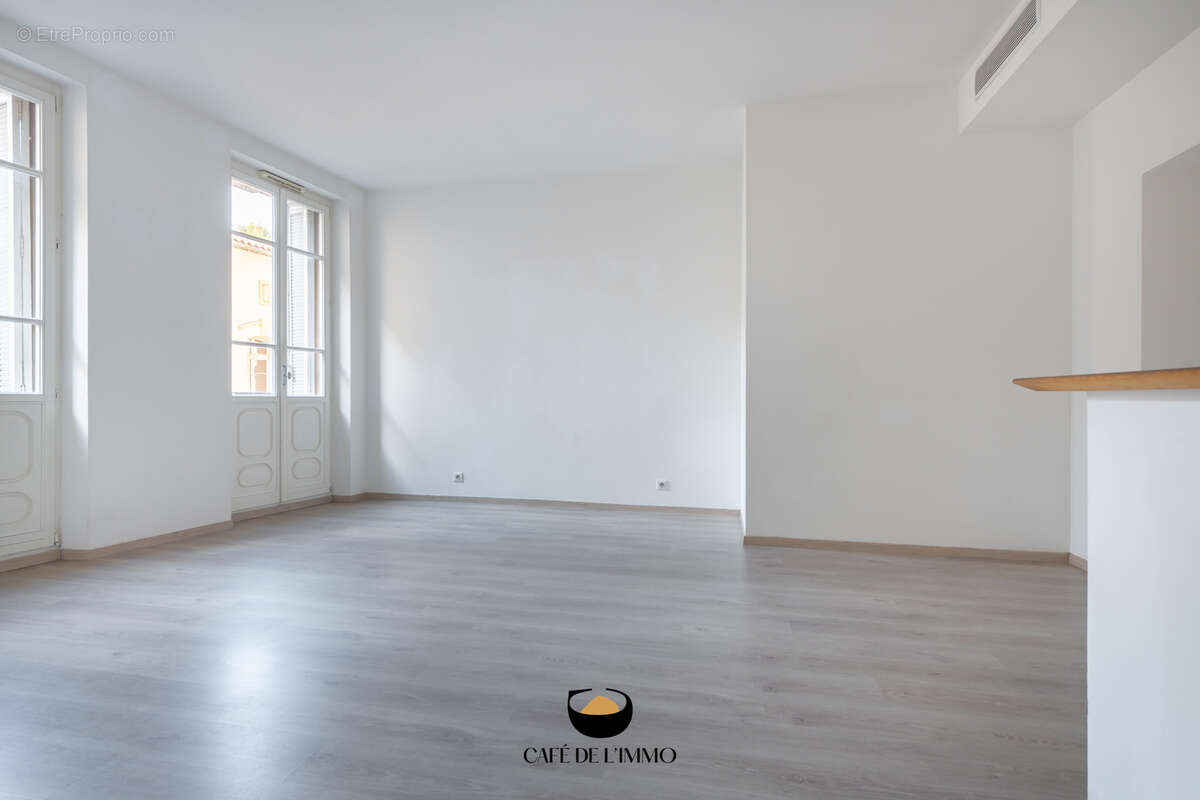 Appartement à MARSEILLE-2E
