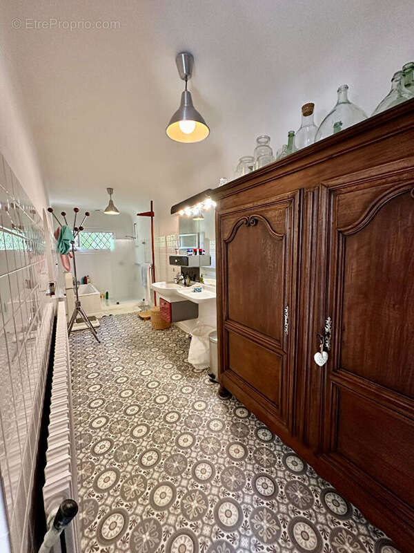 Maison à LA CHAPELLE-AUX-SAINTS