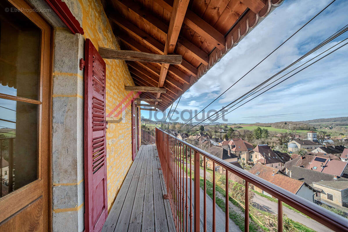 Maison à LONS-LE-SAUNIER