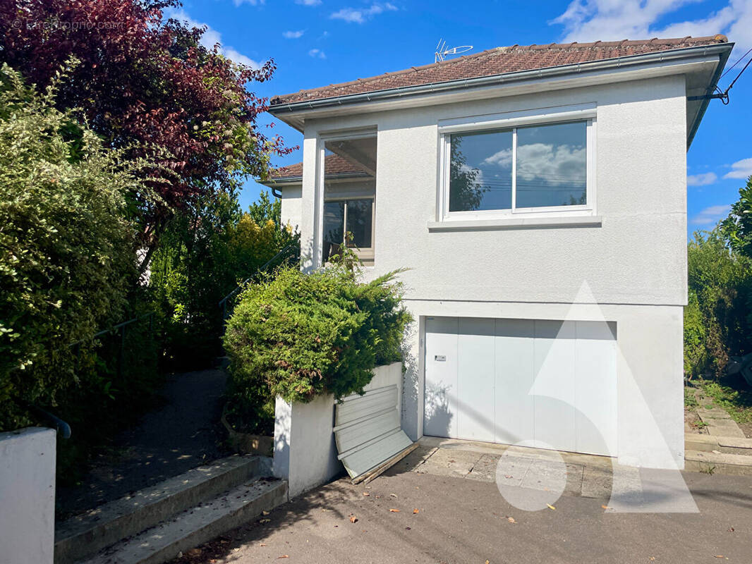 Maison à PONT-SAINTE-MARIE