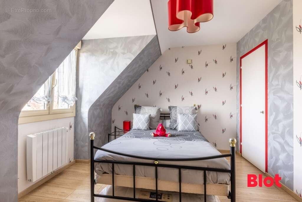 Maison à MONTREUIL-LE-GAST