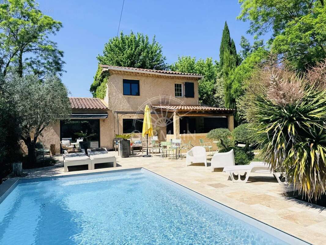 Maison à L'ISLE-SUR-LA-SORGUE