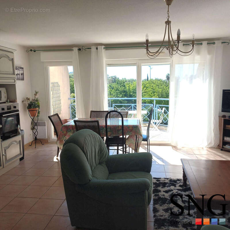 Appartement 62 m² à Saint-Cyr-Sur-Mer  - photo 2