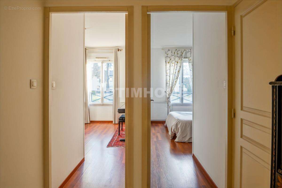 Appartement 3 pièces - LUMINOSITÉ - CALME - stationnement sécurisé en sous sol - photo 6