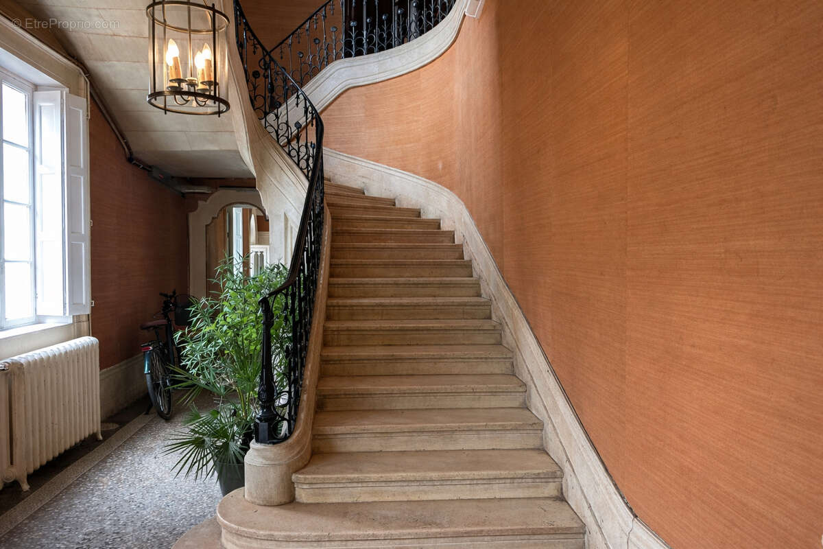 Appartement à COLLONGES-AU-MONT-D'OR