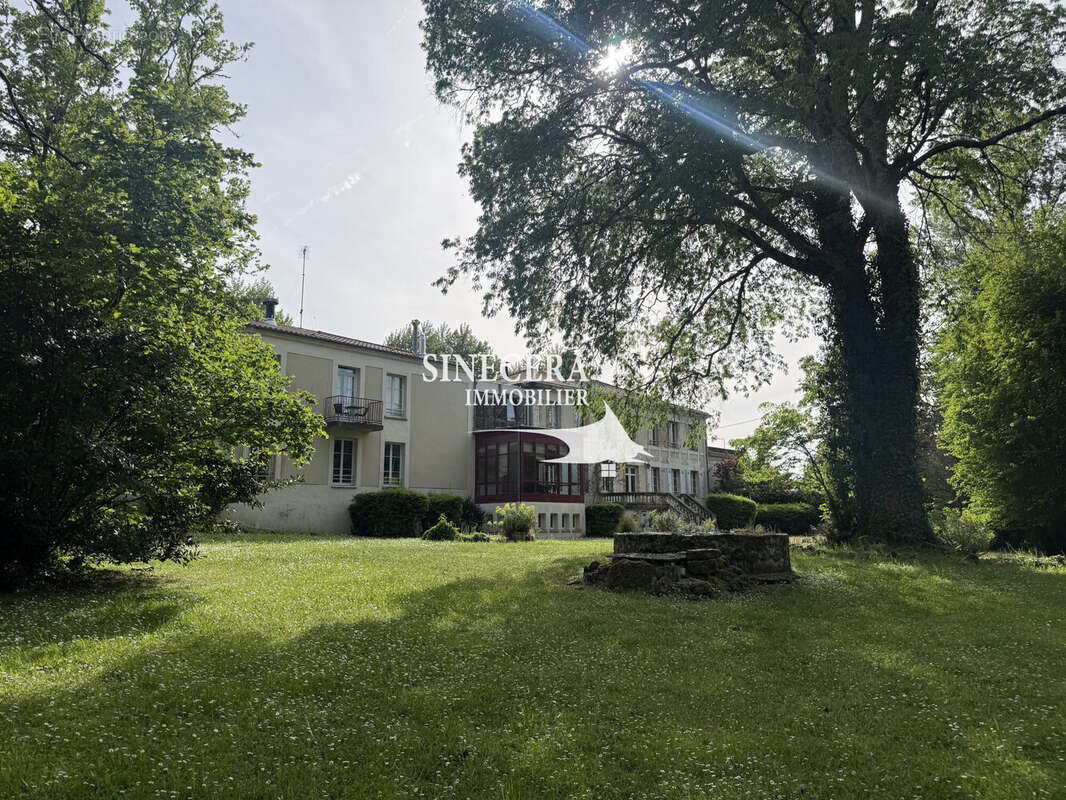 Appartement à SALLES
