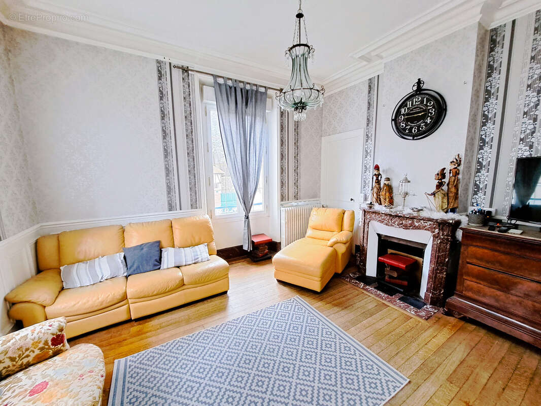 Maison à MONTEREAU-FAULT-YONNE