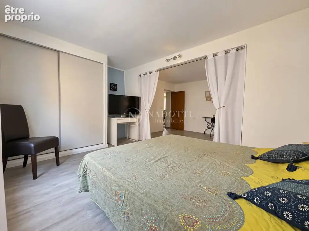 A VENDRE VILLELAURE (84530) Maison de village avec terrasse, deux garages, cave, sous sol et grenier - photo 9