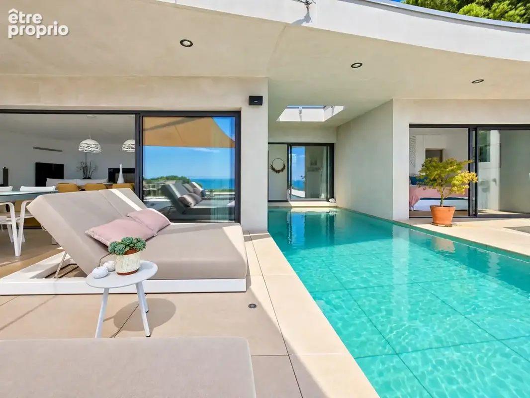 Saint-Clair Sud  Villa contemporaine d'exception avec piscine, jacuzzi et panorama spectaculaire sur la Méditerranée. - photo 7