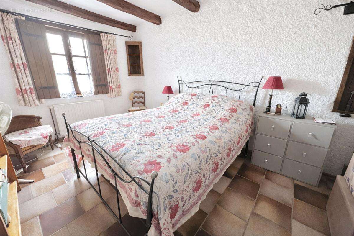 Cahors, maison 5 chambres sur près de 1400 m2 de terrain avec piscine - photo 9