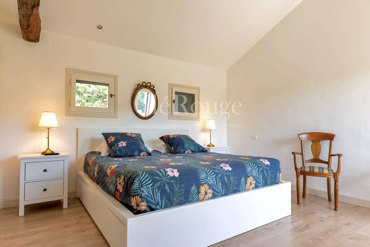 Élégante propriété avec vue sur le lac au cœur d'un golf prestigieux - photo 13