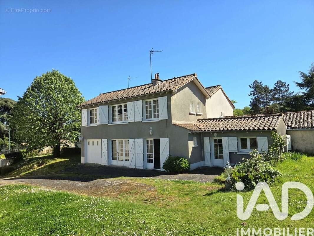 Photo 2 - Maison à VOUNEUIL-SOUS-BIARD