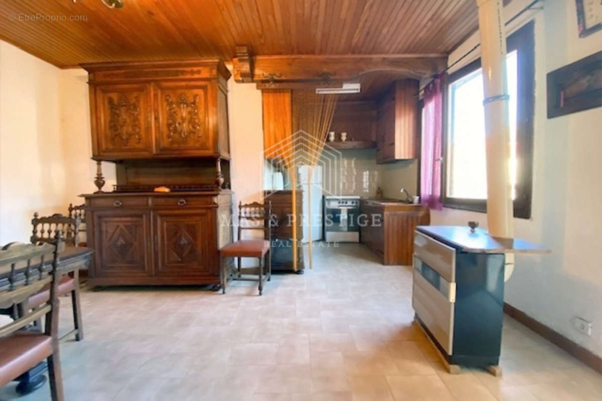 Maison à SAINT-LAURENT-DE-CERDANS