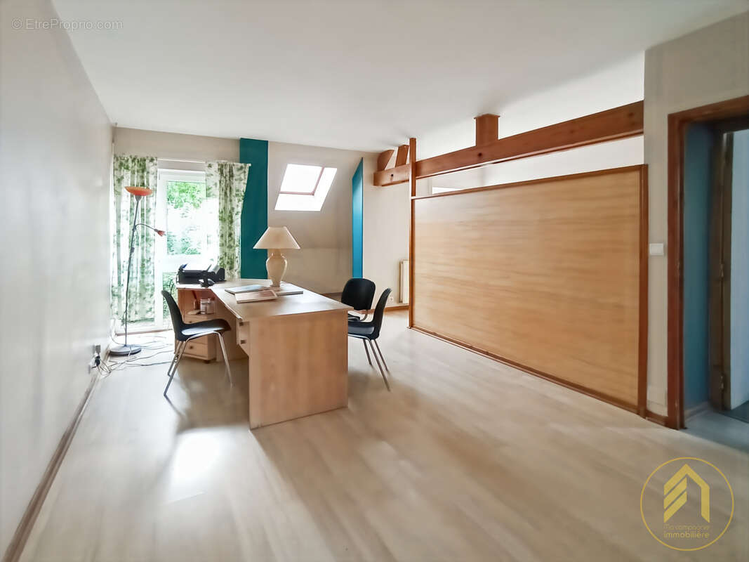 Commerce à SAINT-PIERRE-LES-NEMOURS