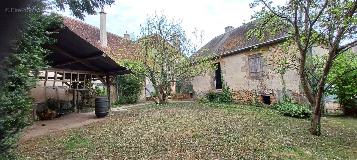 Maison à SAINT-LEOPARDIN-D&#039;AUGY