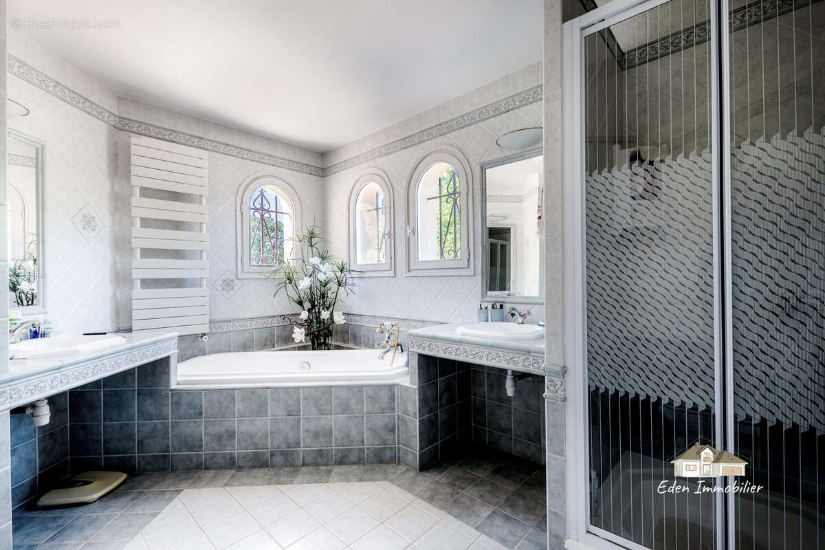 Maison 250 m² à Saint-Sulpice-Et-Cameyrac  - photo 9
