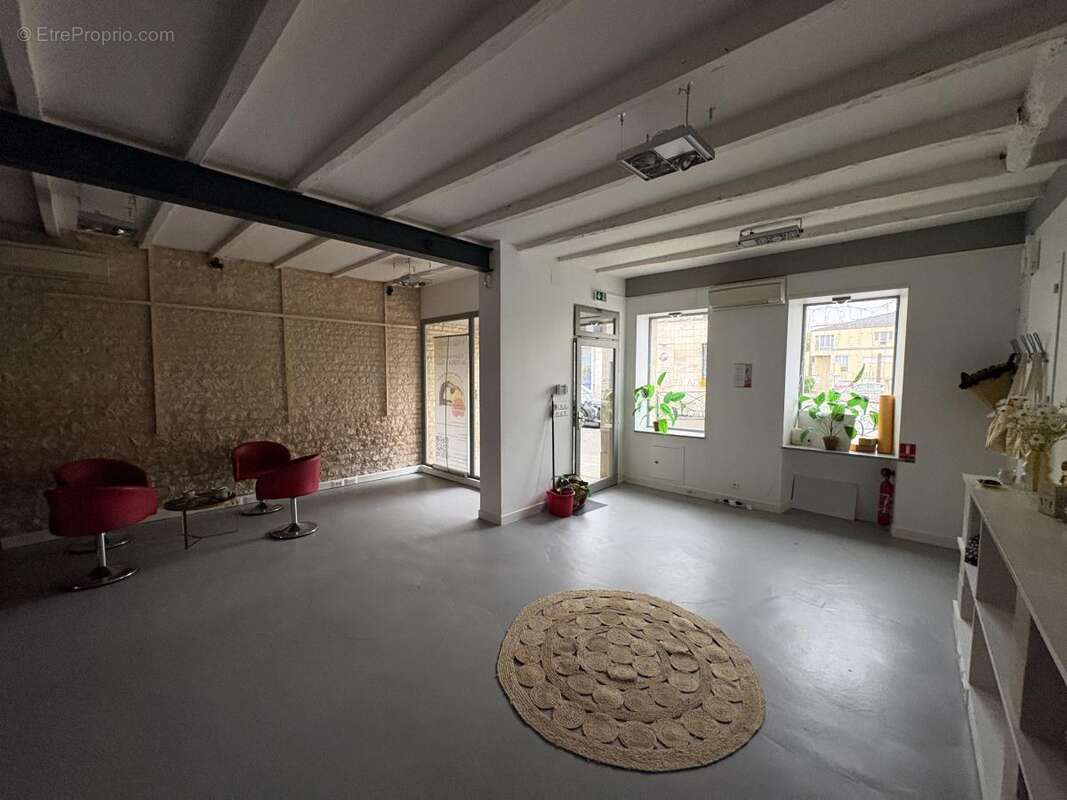 Commerce 147 m² à Niort  - photo 3