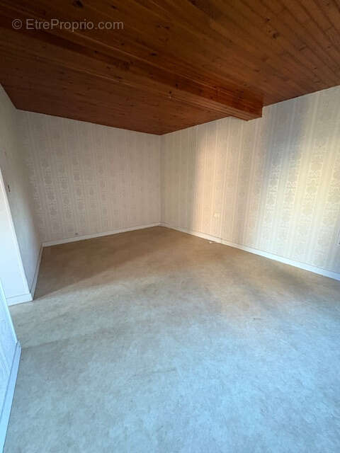 Maison à VIC-LE-COMTE