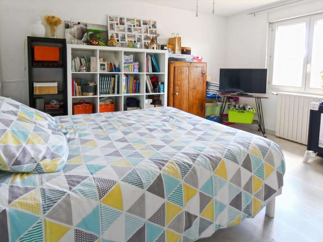 Maison à LAUDUN-L'ARDOISE