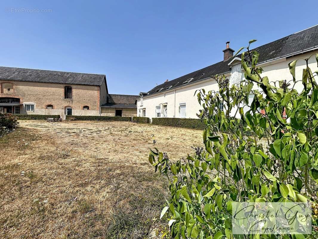 Sarthe (72), Propriété à vendre sur plus de 4 hectares, habitation et nombreuses dépendances et espaces de stockage, fort potent - photo 15