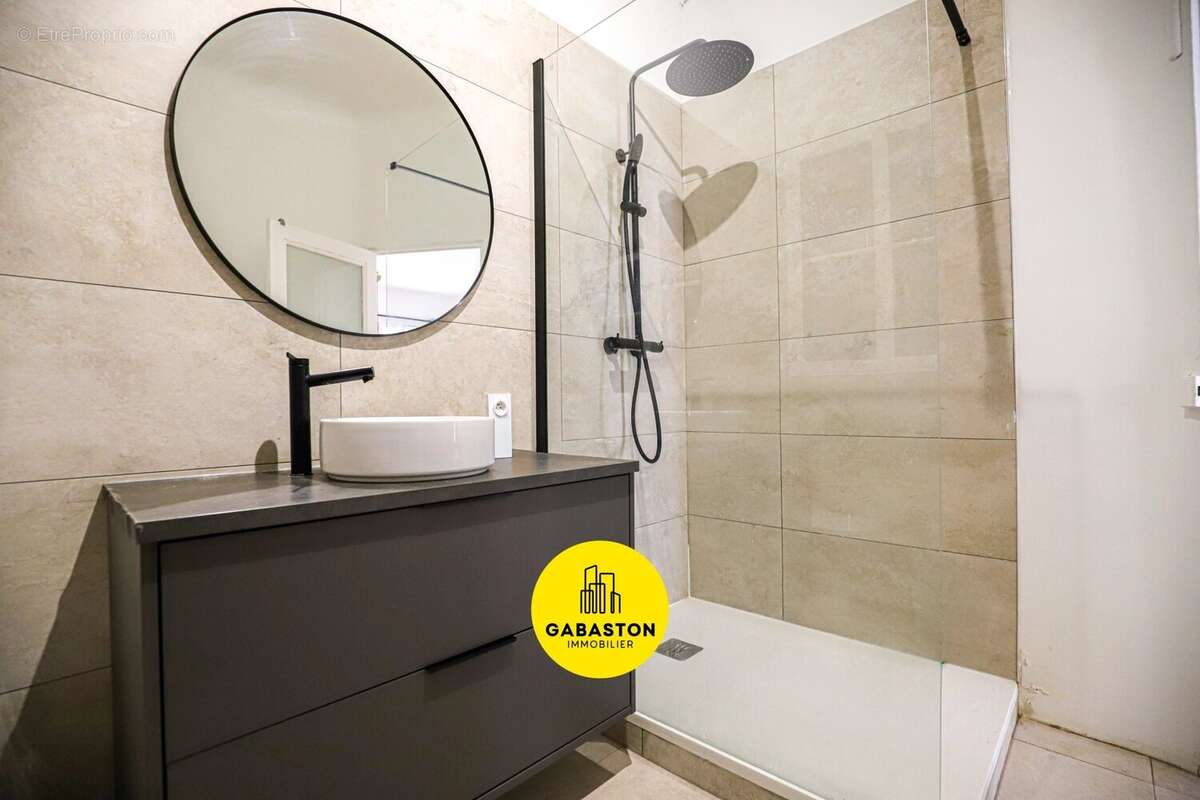 Appartement à MARSEILLE-6E