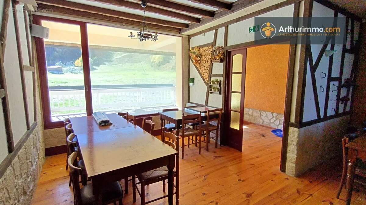 Commerce à MONTFERRIER