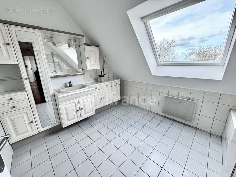 Maison familiale 137 m² – 4 chambres – Grand garage – Terrain clos 903 m² TREGLONOU (29) - photo 11
