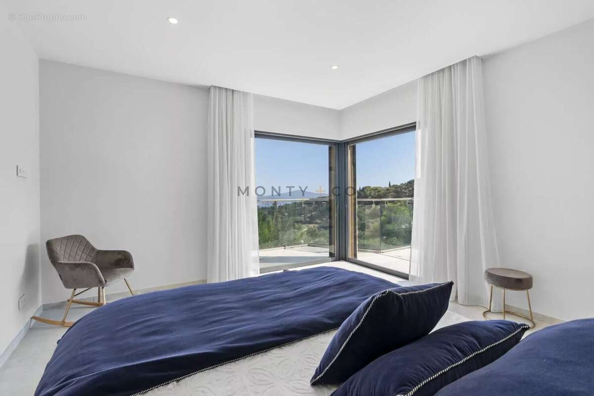 Villa contemporaine avec vue mer à vendre dans le domaine privé de Beauvallon Bartole, Grimaud - photo 11
