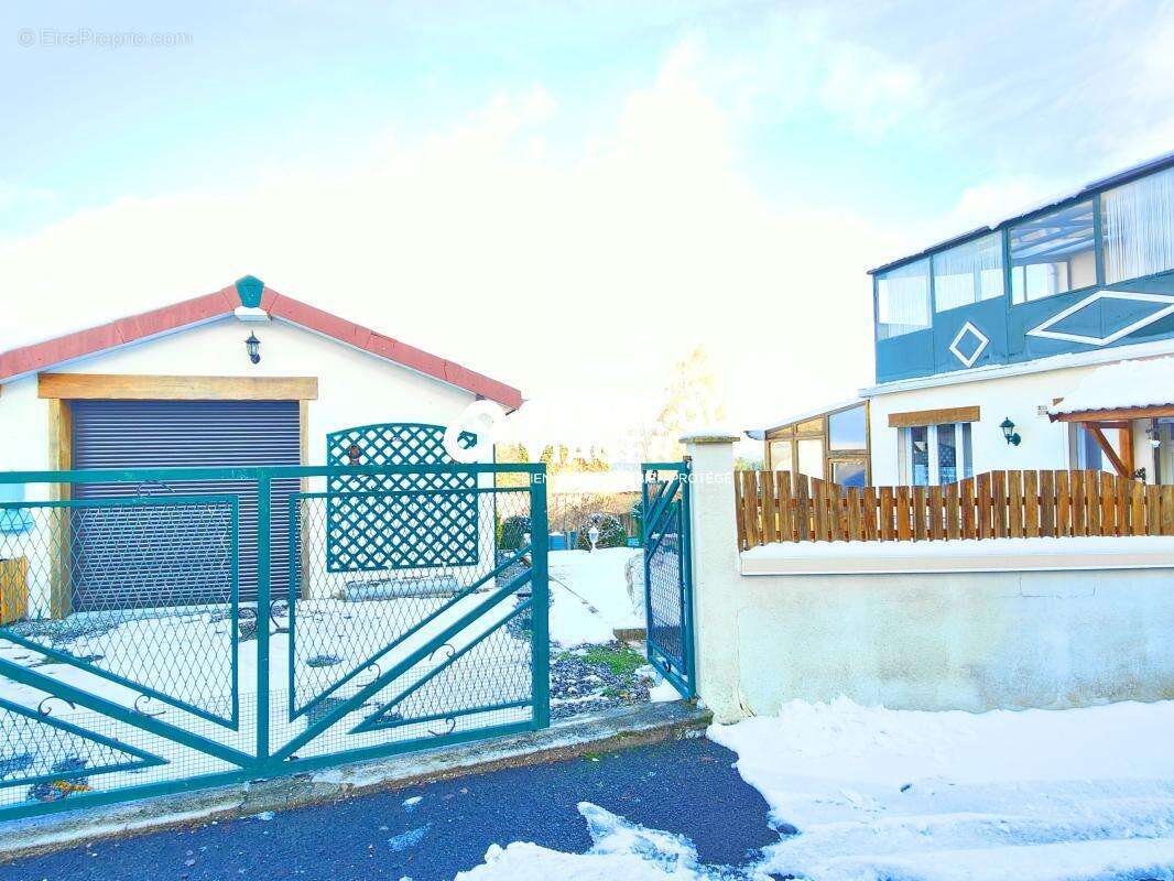 Maison à LA CHAPELLE-AGNON