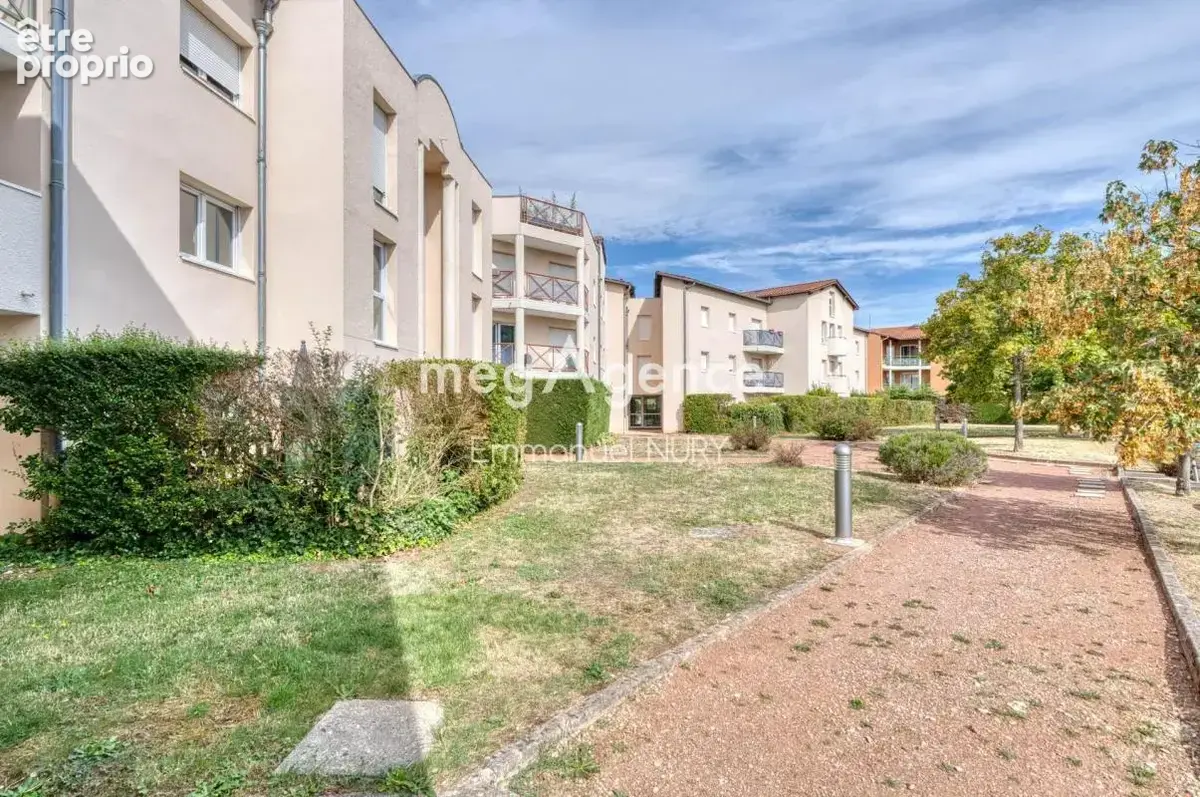 Saint Genis-les-Ollières – T4 duplex avec balcon, garage  & parking - photo 12