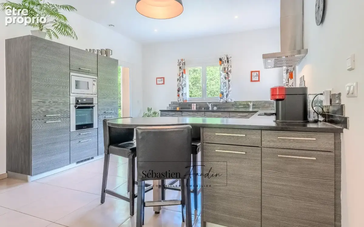 Domaine à vendre à Rousset à 15 minutes d'Aix-en-Provence - 8 000 m² - plusieurs logements - 262 m² habitables - calme absolu -  - photo 11