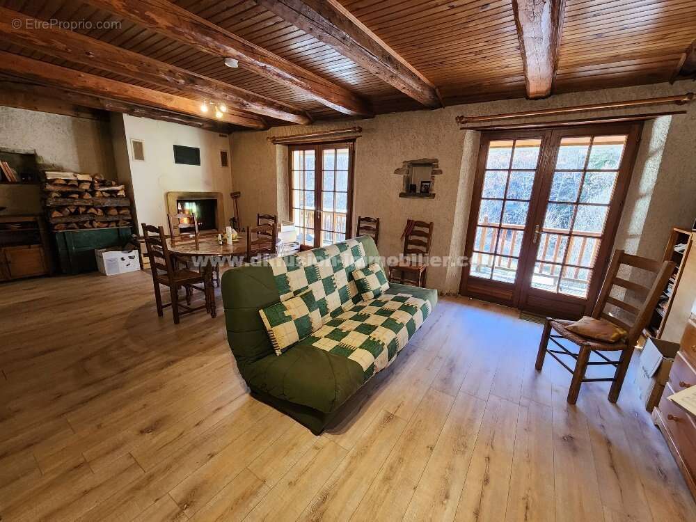 Maison à LE LAUZET-UBAYE