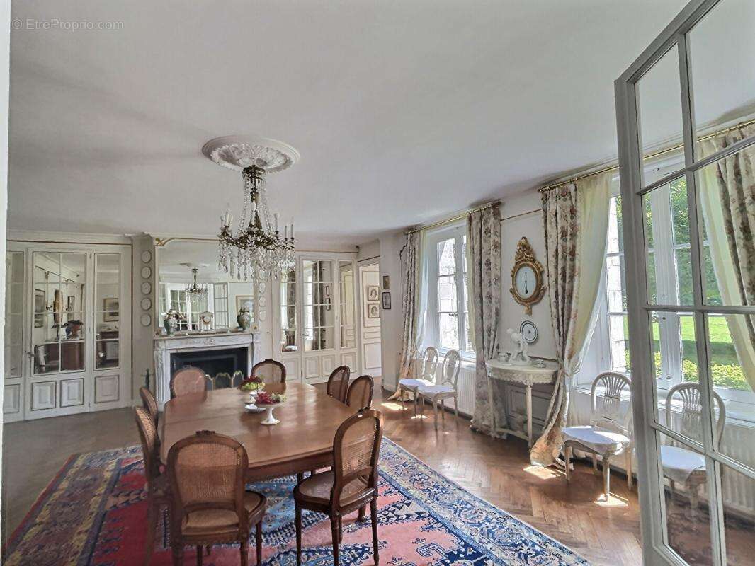 Château 25 pièce(s) 926 m2 - photo 6