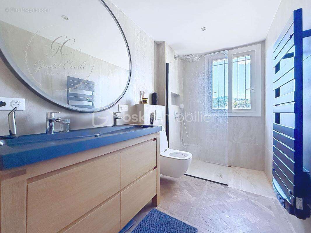 Appartement à VALLAURIS