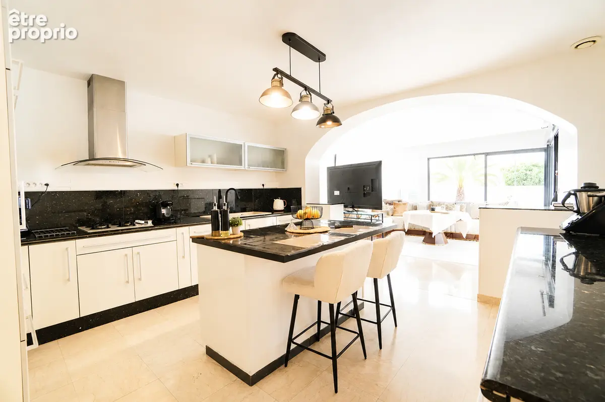 Maison Le Mans 230 m², garage et piscine couverte - photo 3