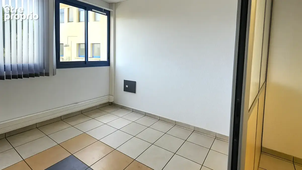 Murs de bureaux   zone artisanale des playes   six-fours - photo 3