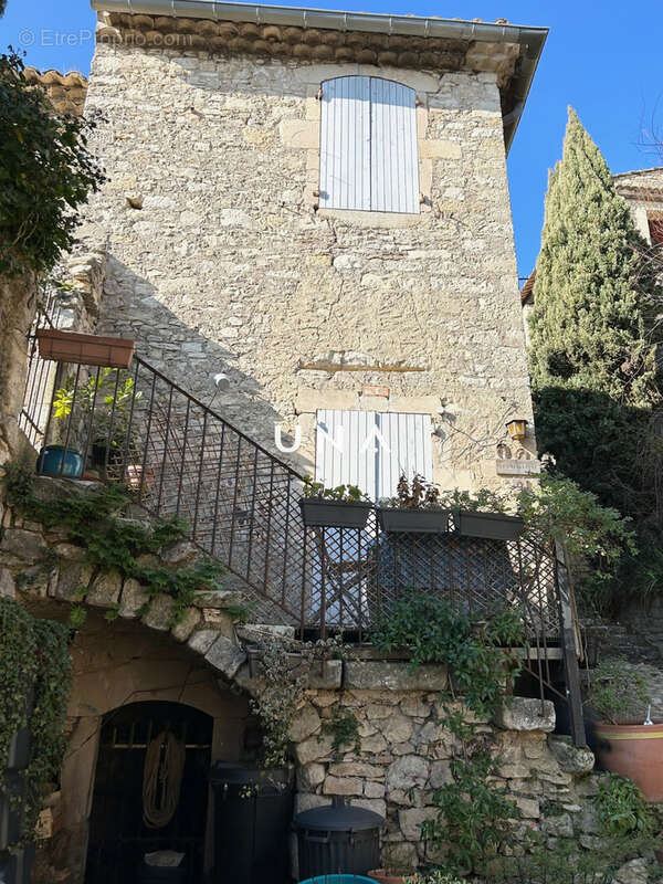 Maison à LA ROQUE-SUR-CEZE