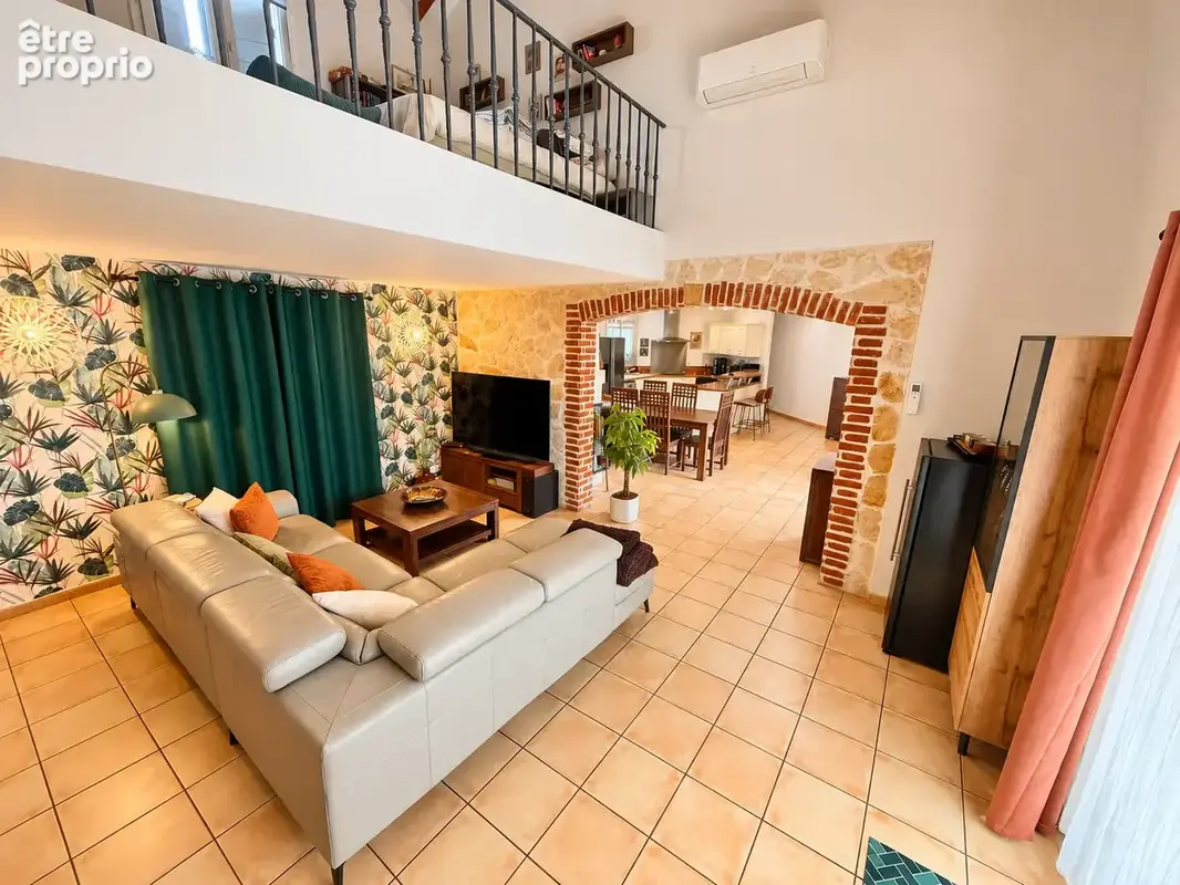 Vend maison de 163m2 avec piscine et garage sur un terrain de 1052m2 - photo 7