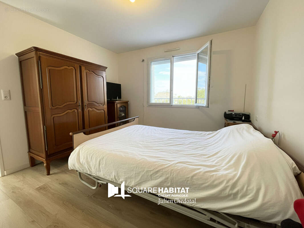 Maison à MESLAY-DU-MAINE