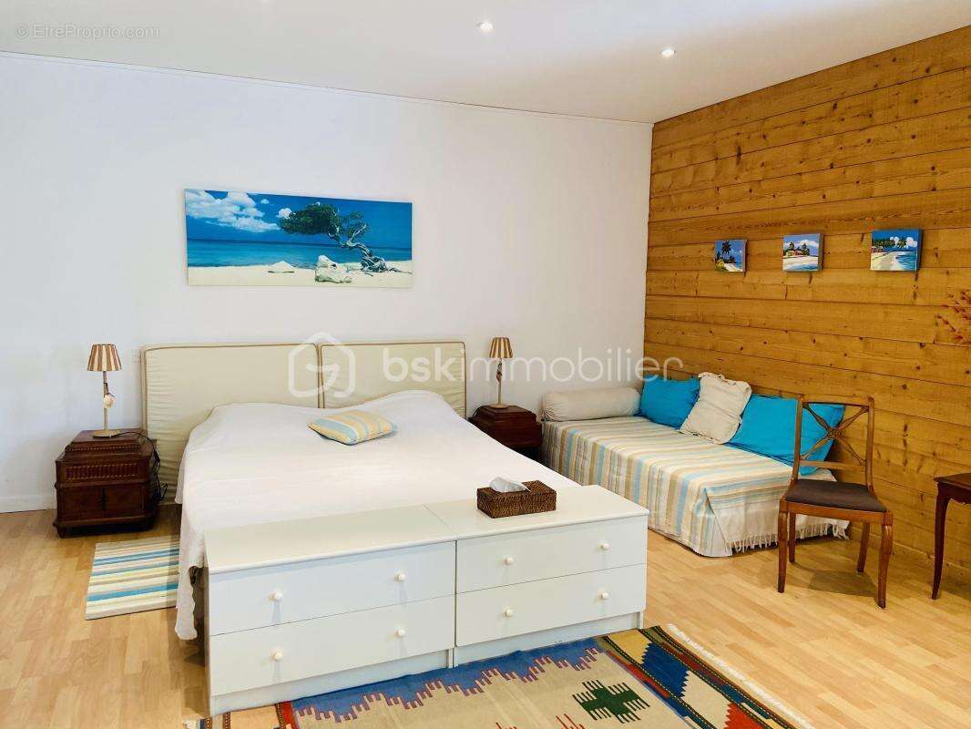 Élégante propriété avec vue sur la Rhune, piscine et vaste terrain de 2 978 m² - photo 6