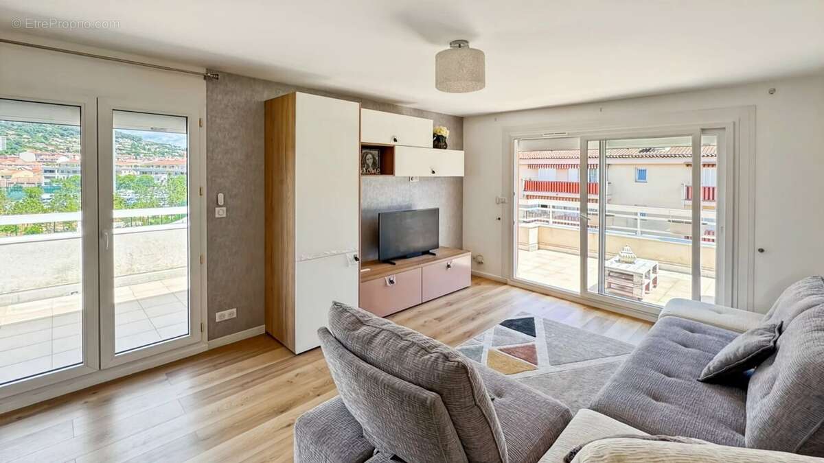 Appartement à VALLAURIS